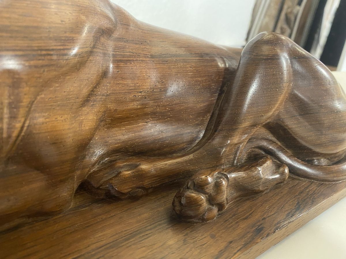 Figuren: FIGUR LIEGENDER HUND  „ BRIENZERSCHNITZEREI“  H.HUGGLER SIG. – Gebraucht aus St. Gallen von Goldband 5