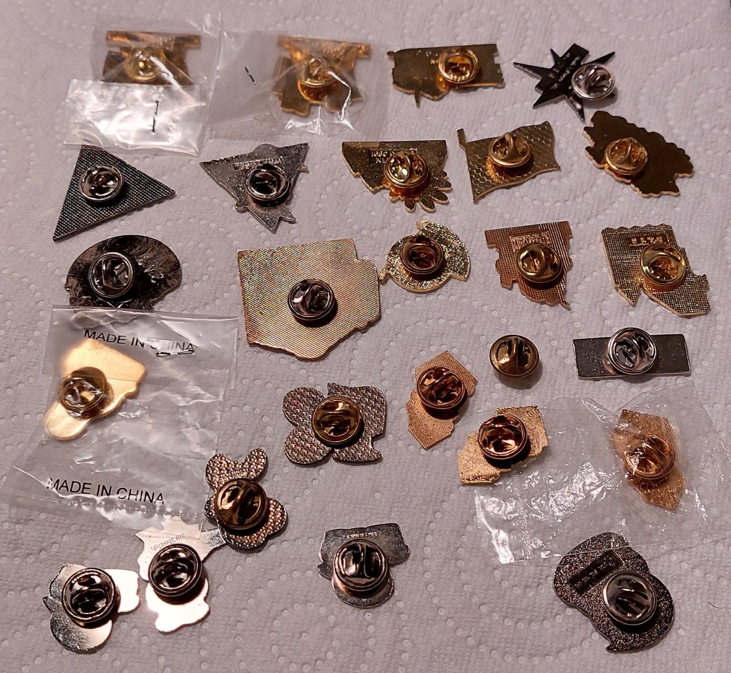 Plaketten & Abzeichen: Pins "Kunterbunt" (26) – Neu (gemäss Beschreibung) aus Rotkreuz von JustForSale 4