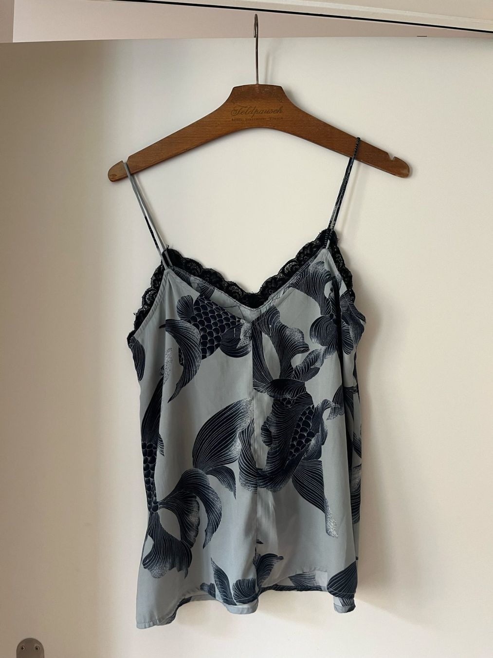 Camicette: Blüsschen mit Koi Print und Spitze – Usato da Zürich venduto da Staehli88 1