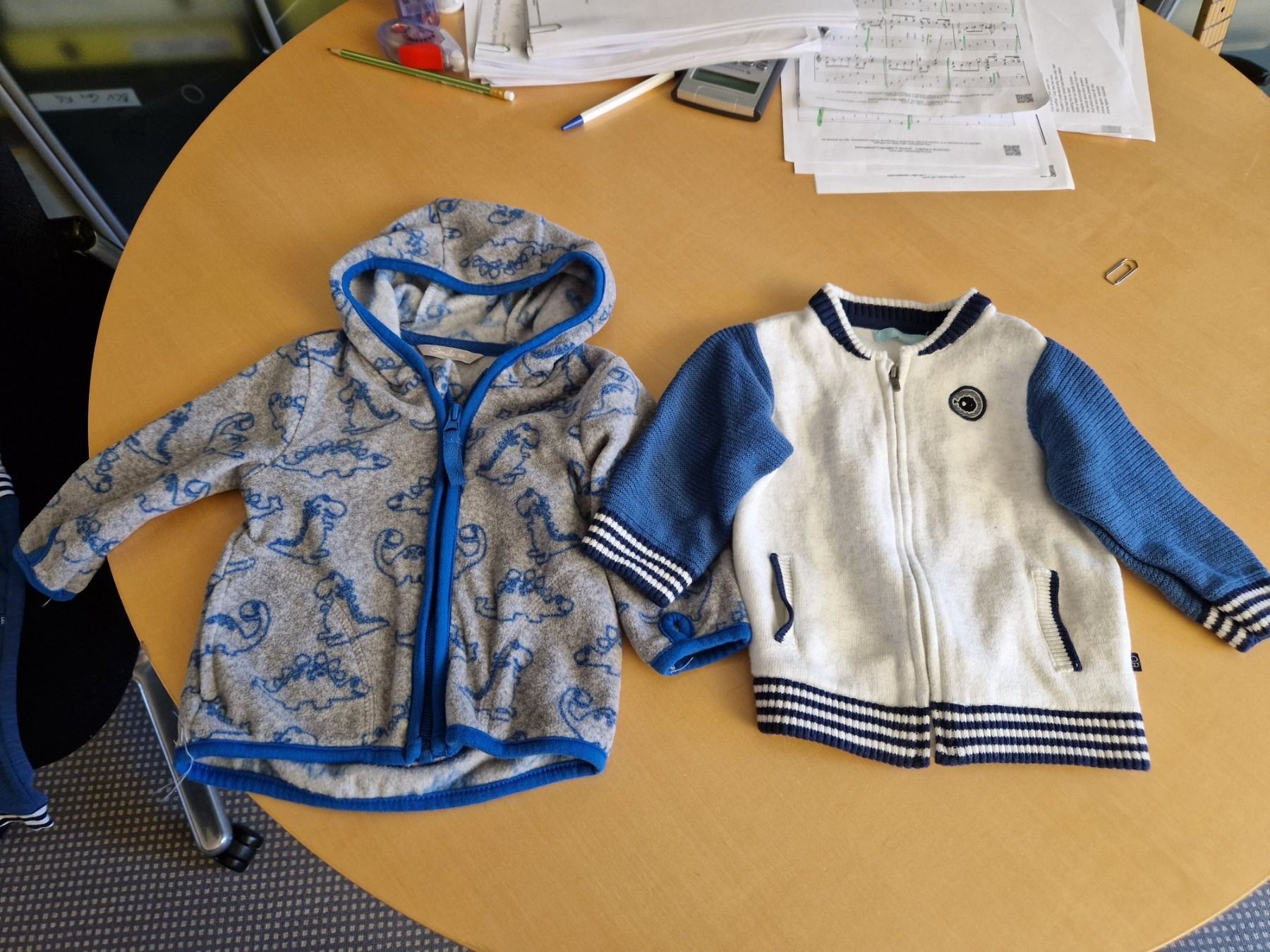 Lotti & Set di vestiti: Lot de 2 jaquettes, taille 68 – Usato da Goumoens-la-Ville venduto da cfaIII
