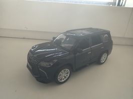 Spielzeugauto Lexus LX 570 schwarz guter Zustand