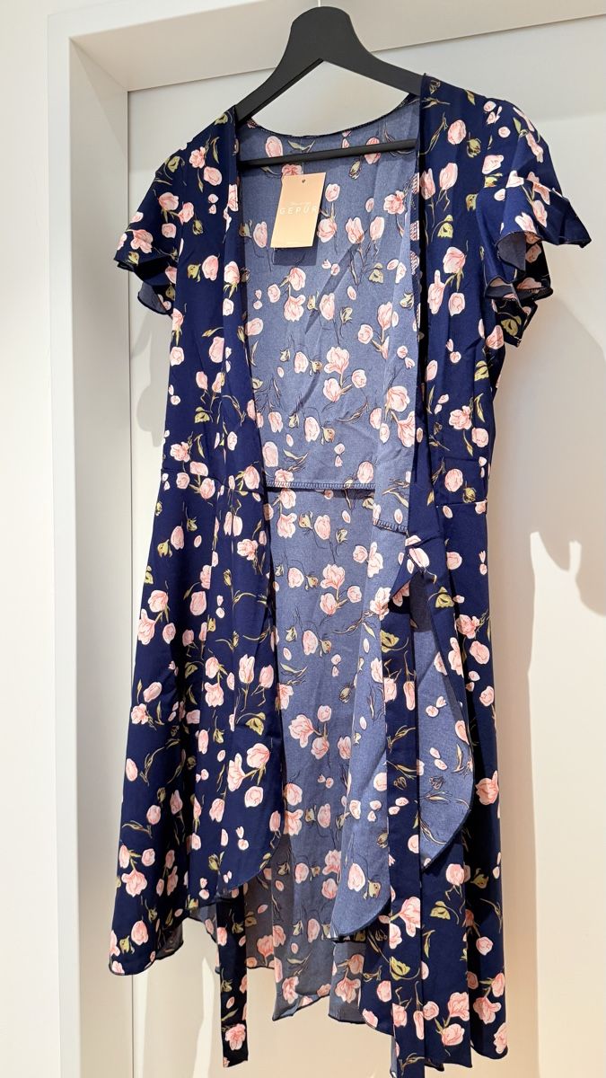 Robes: Sommer Wickelkleid Grösse S NEU – Neuf avec emballage d'origine à Eiken par sanyok700 2