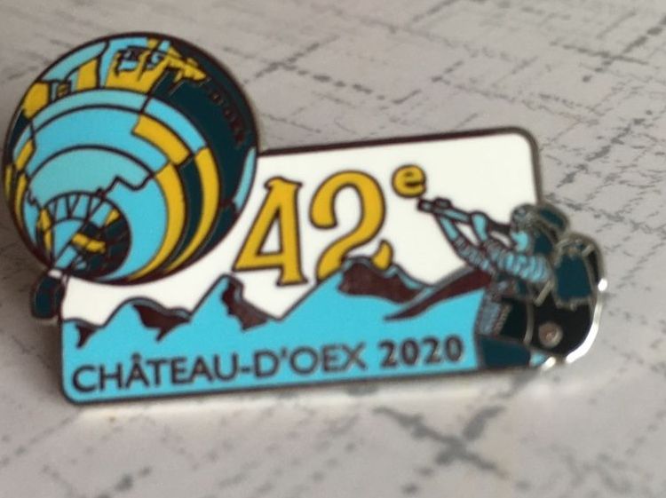 Spille & Fermagli: Ballon Pin Brosche Chateau d Oex – Nuovo e nell'imballaggio originale da Lyss venduto da Punktum01 2