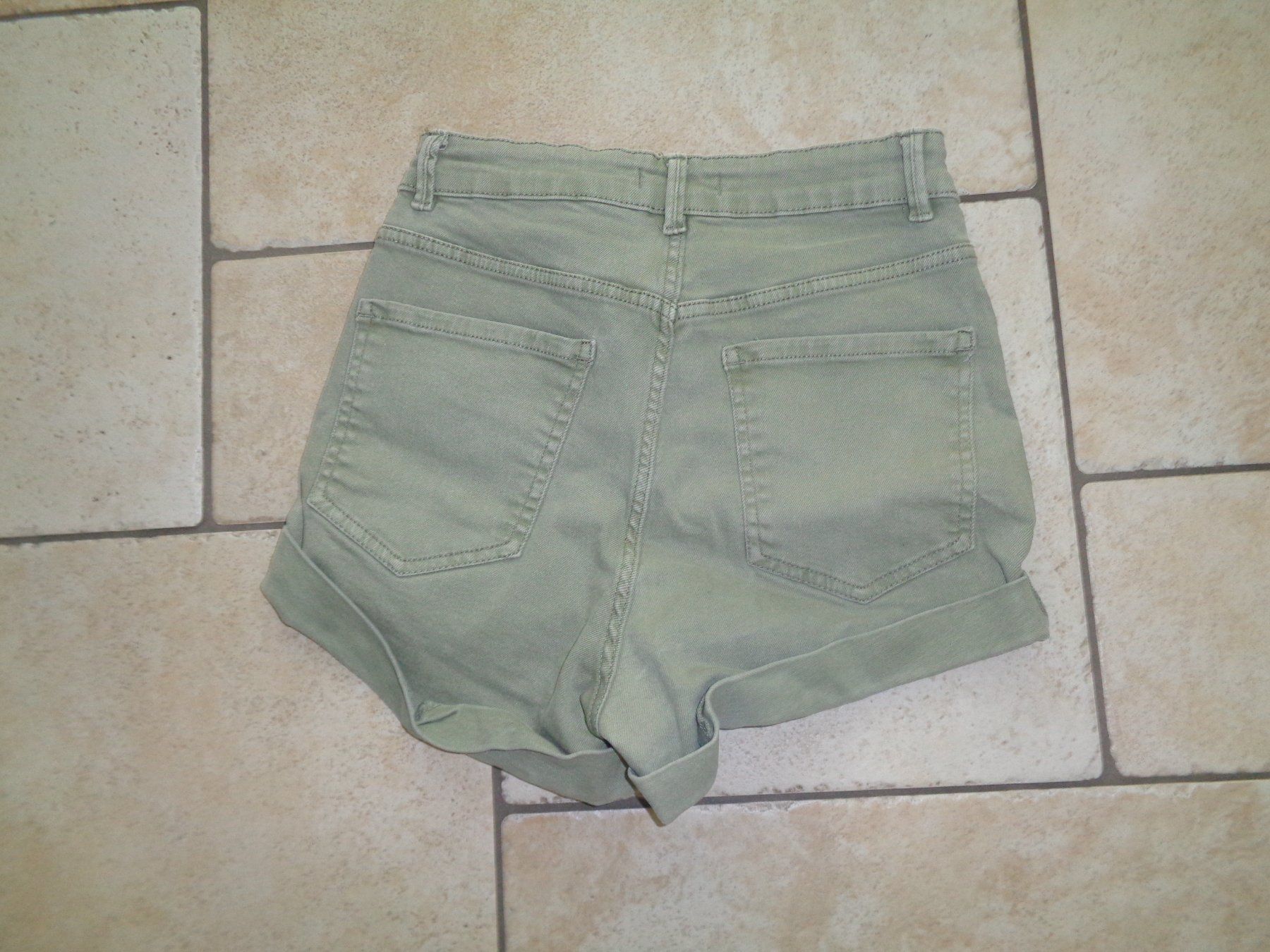 Bershka Pantaloni: Shorts  Bershka  Grösse 36 – Usato da Kreuzlingen venduto da Robi-2003 3