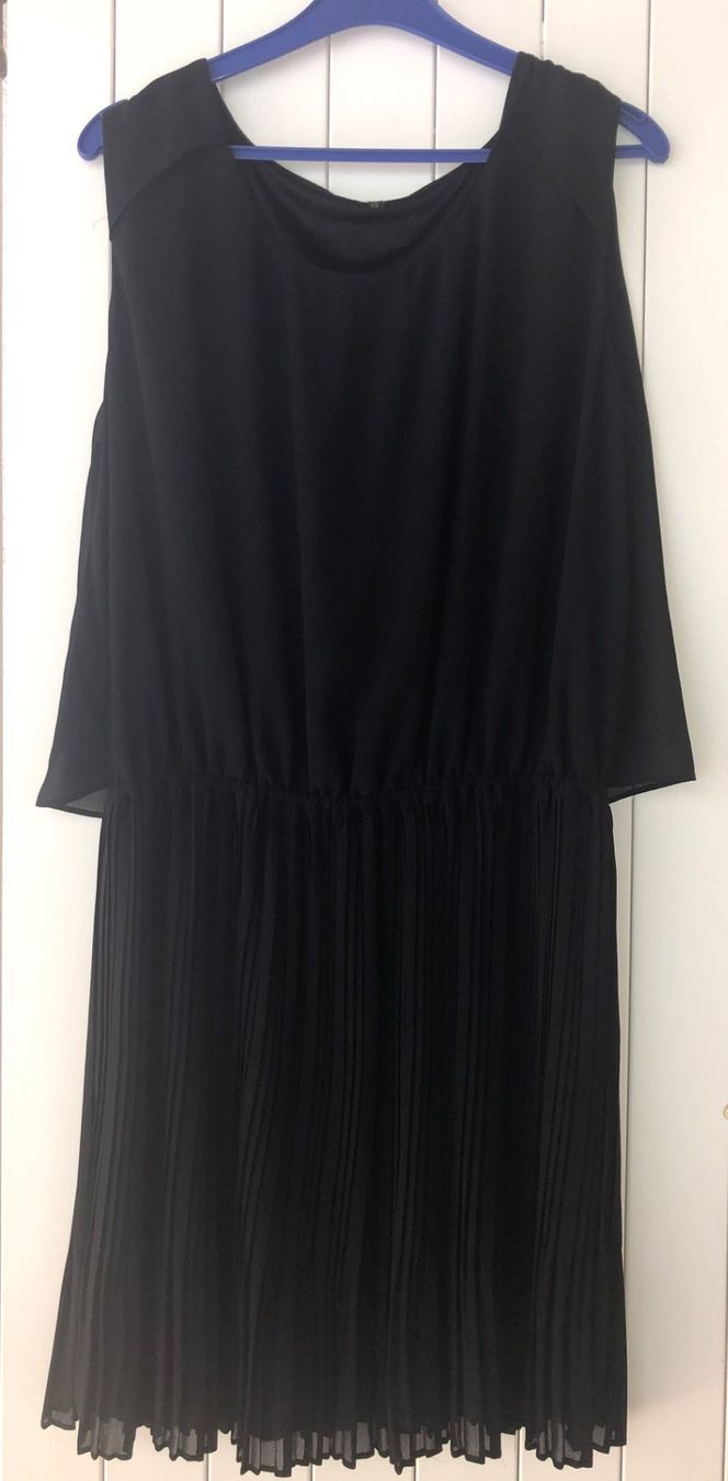 Benetton Vestiti: Robe noire Benetton 40 CH – Usato da Athenaz (Avusy) venduto da cyrano476