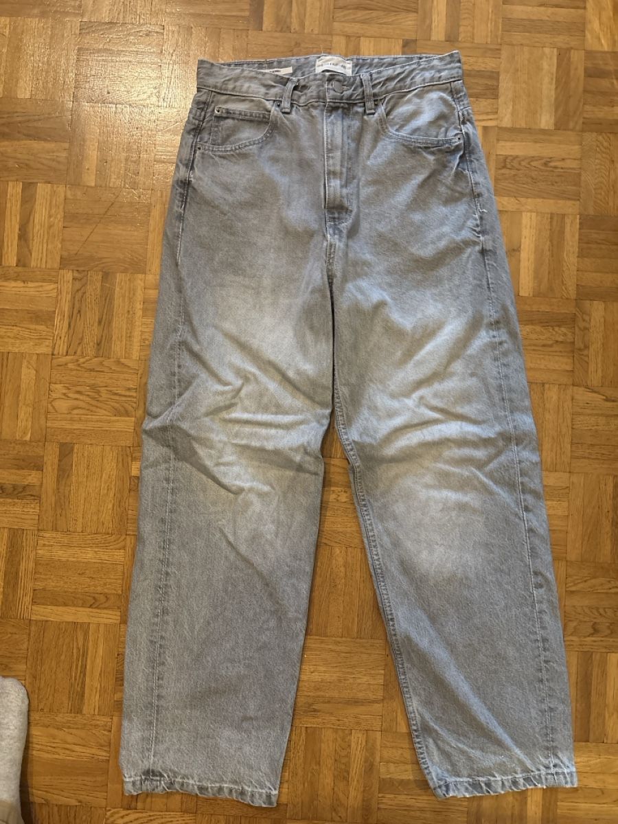 Pull&Bear Pantaloni: Jean Pull&Bear gris délavé coupe large taille 44 EU – Usato da Genève venduto da captus