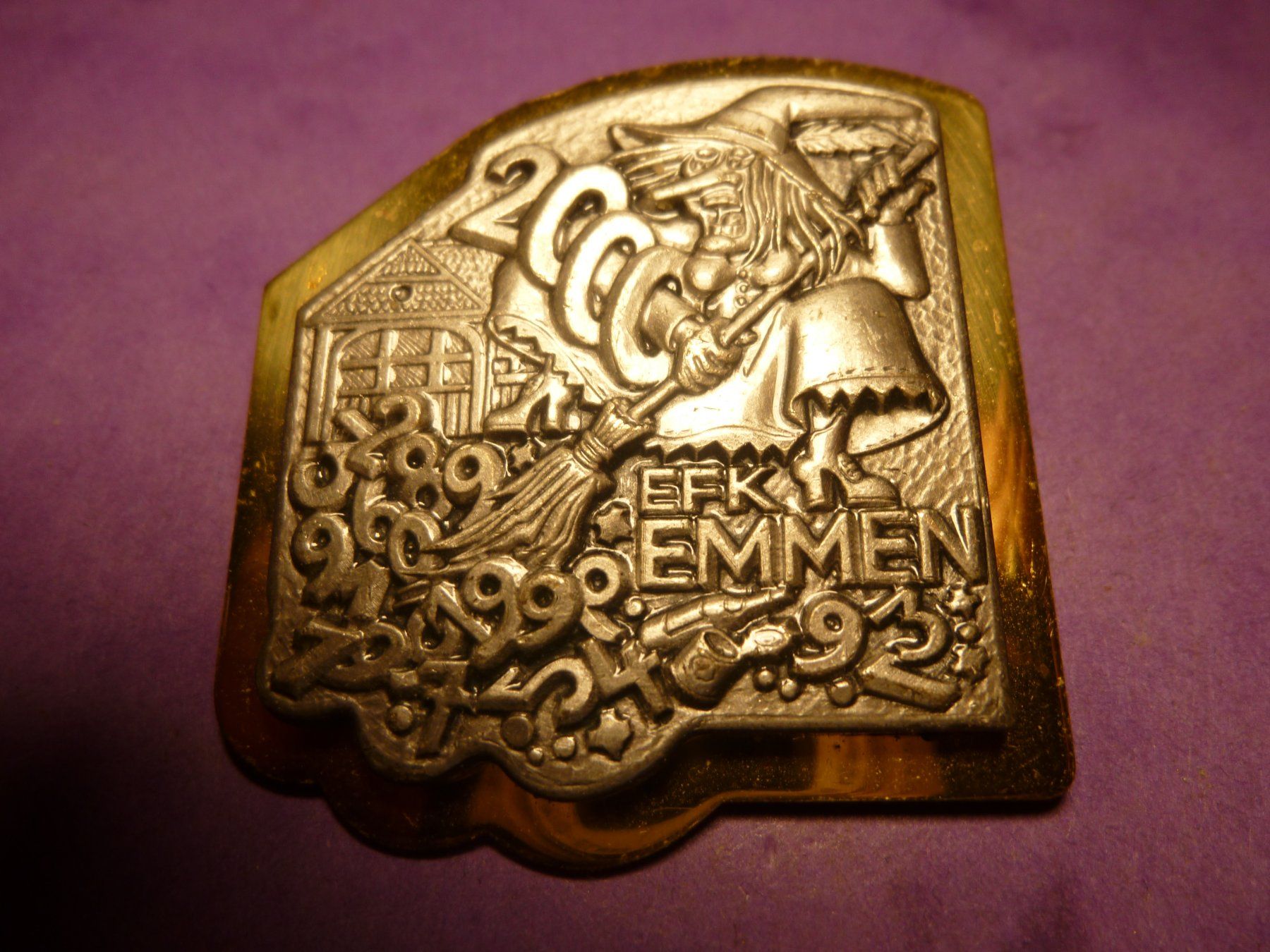 Placchette & Badge: EMMEN 2000 GOLD – Usato da Ried (Muotathal) venduto da Mandarin02