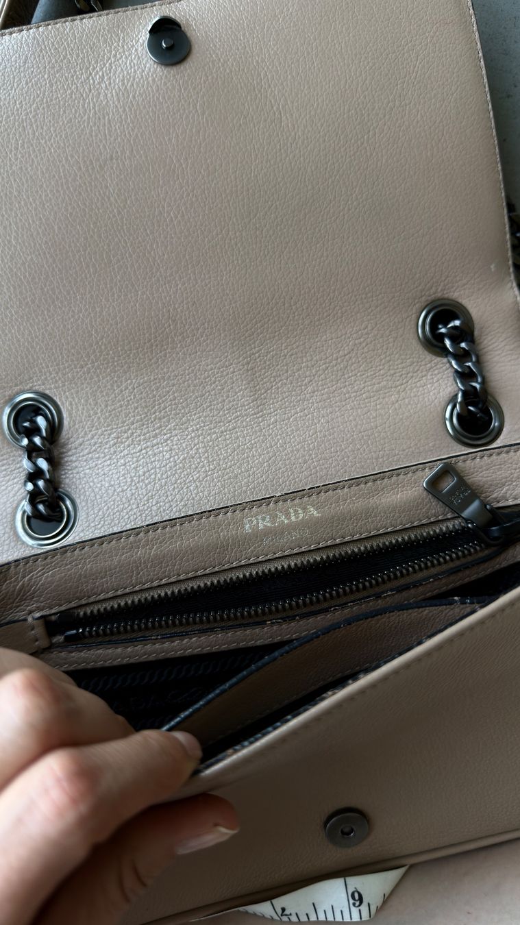 Prada Sacs femmes: Prada Chain Flap Bag Studded Calf Small Perfect Condition – D'occasion à Zürich par xs_s_artikel 6