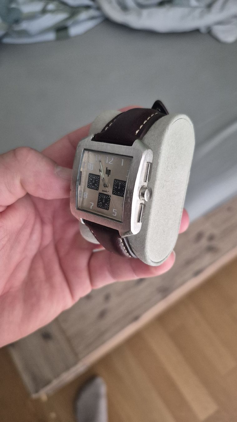 Lip Orologi: montre Lip carré vintage  – Usato da Marly venduto da pyt_gyp9 1