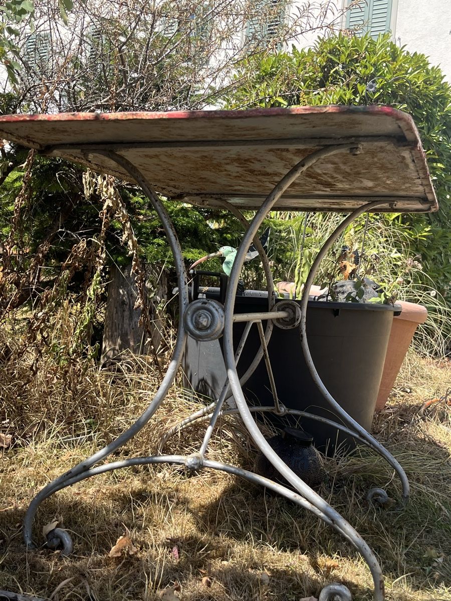 Tische: Historischer Blech Gartentisch – Gebraucht aus Niederurnen von gebrauchtbrauchbar 1