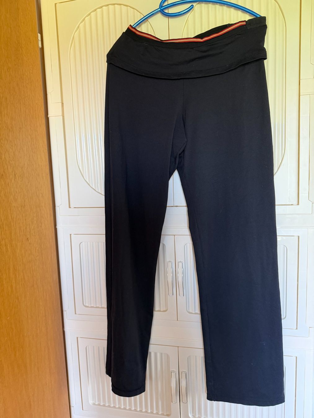 Leggings: Yogahose Extend schwarz mit Umschlagbund – Usato da Brunnenthal venduto da Eco07