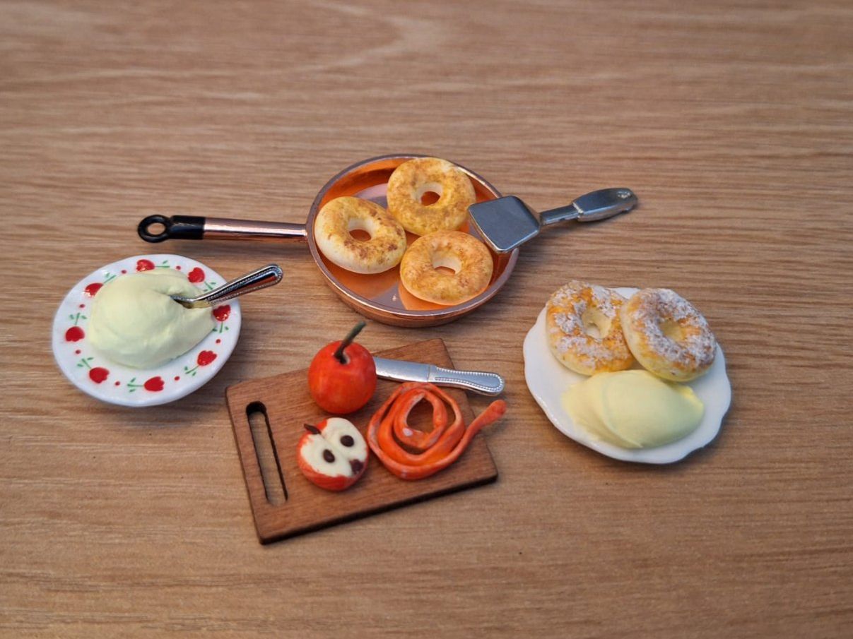 Case e mobili per bambole: Apfelchüechli Set, Handgemacht – Nuovo (secondo la descrizione) da Zürich venduto da HandmadeTinyFood