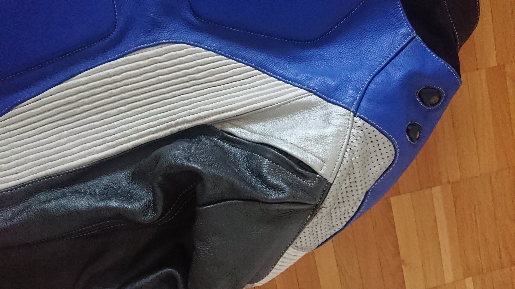 Anzüge & Kostüme: Motorradkombi Damen Gr. 36/38 Leder – Gebraucht aus Adliswil von AtinaNeuj 7