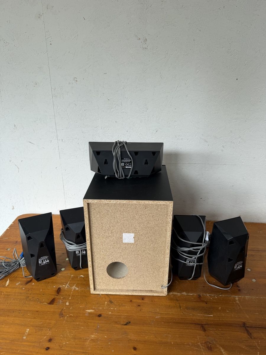 Sony Home Cinema: Sony 5.1 Lautsprecher-Set mit Subwoofer – Usato da Gurmels venduto da SwissShop21 4