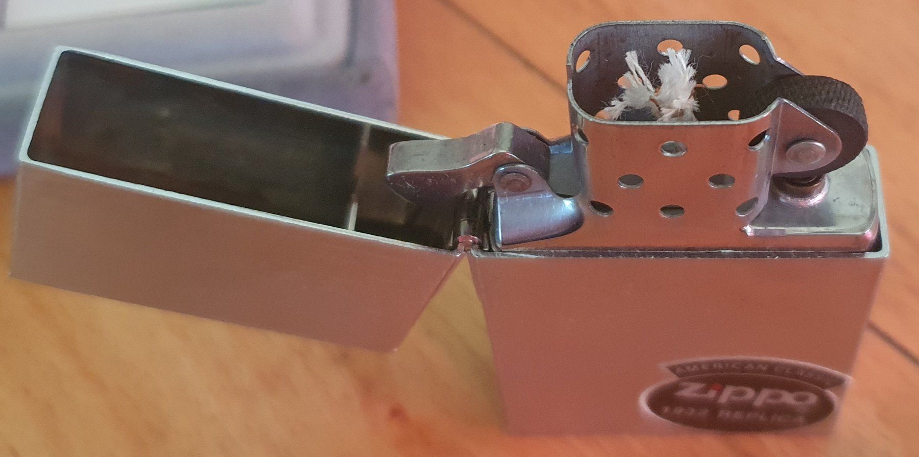 Zippo Accendini: Zippo Original 1932 Replica mit Etui & Booklet – Nuovo (secondo la descrizione) da Bern venduto da Llu 1