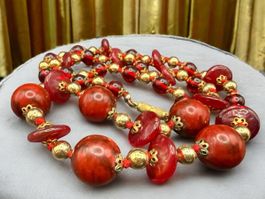 Vintage Halskette in roten und goldenen Farben