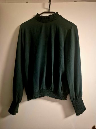 Dunkelgrüne Bluse mit Stehkragen, neuwertig, Gr. M