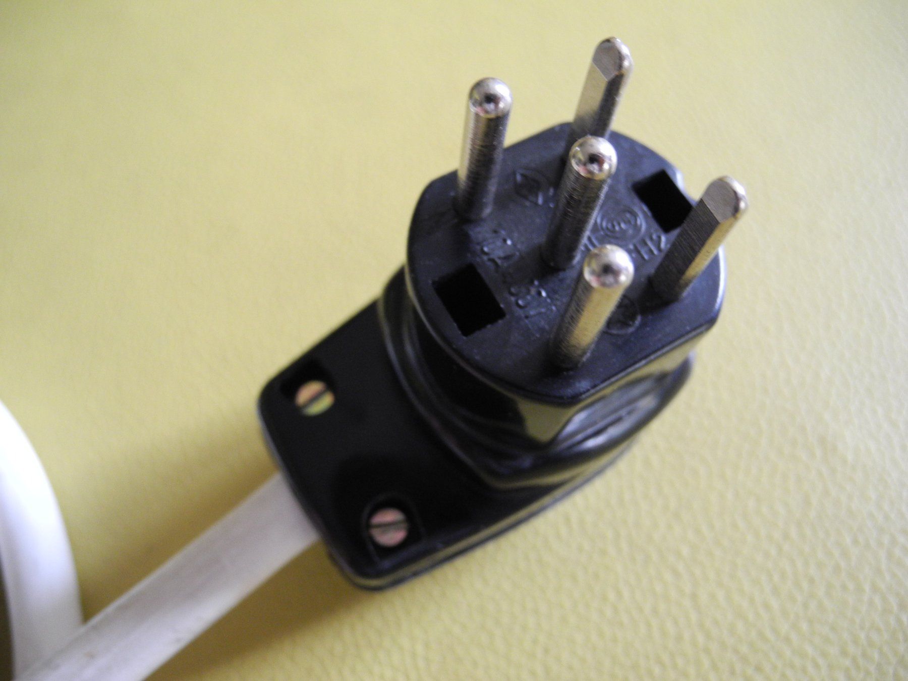 Fiches d'alim.: Netzstecker T15 5-polig – D'occasion à Worb par kebe01 2