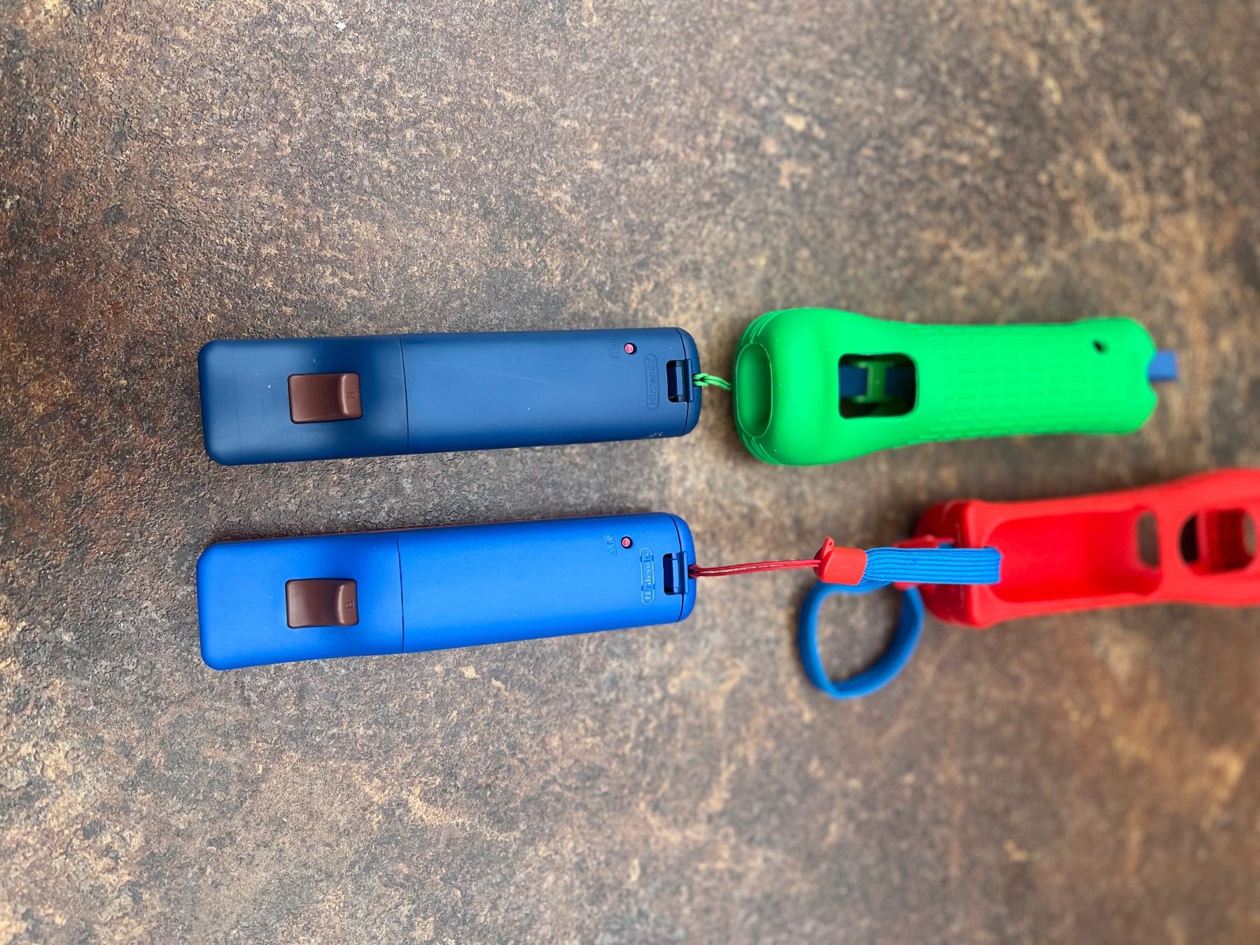 Nintendo Console: 2x Nintendo Wii Controller: Mario Luigi Edition – Usato da Kappel SO venduto da Julianjupe 1