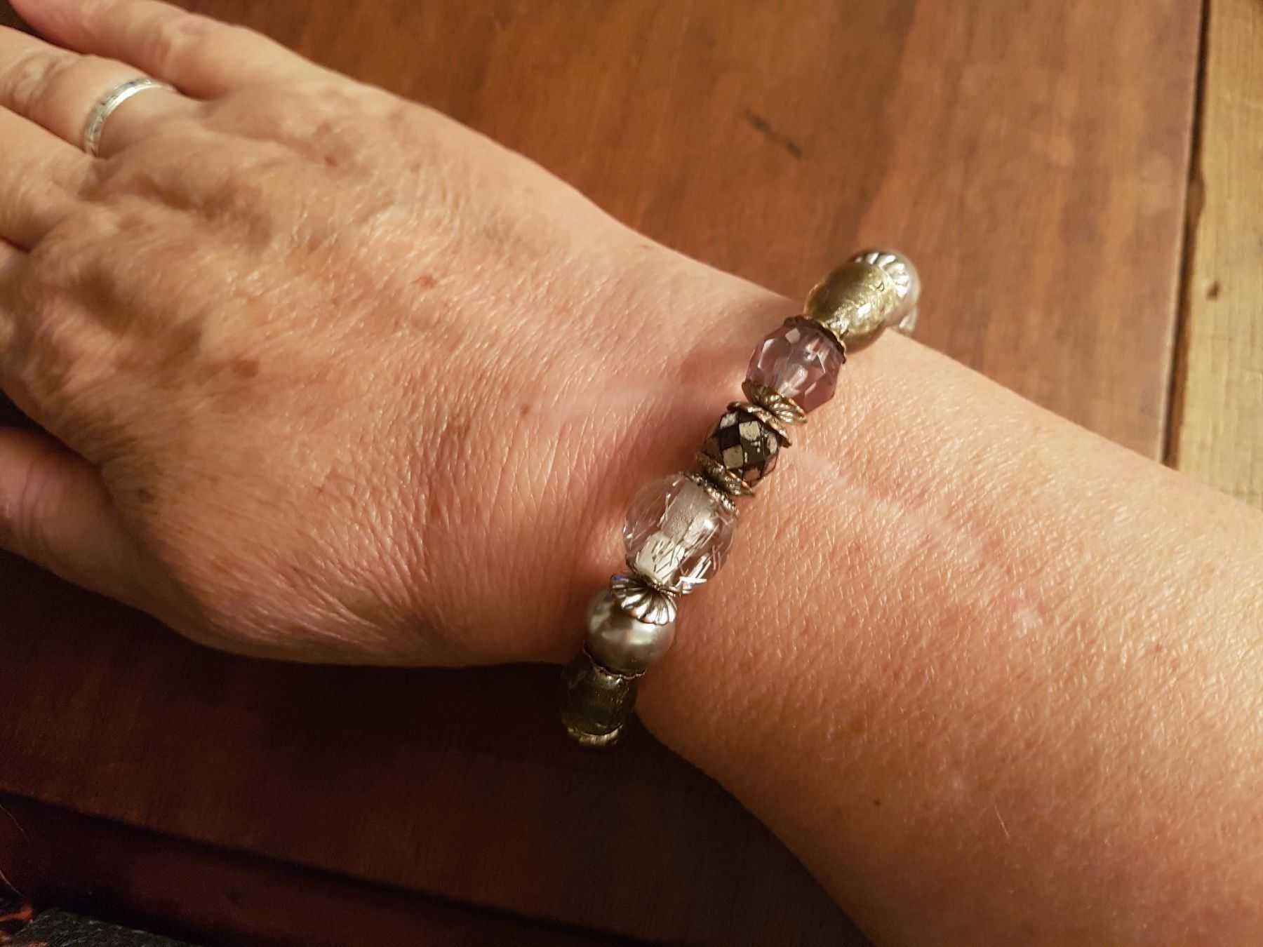 Bracciali & Braccialetti: Armband m.versch.Beads silb./kupfer/schw – Usato da Ettingen venduto da Maranathatalitha 3