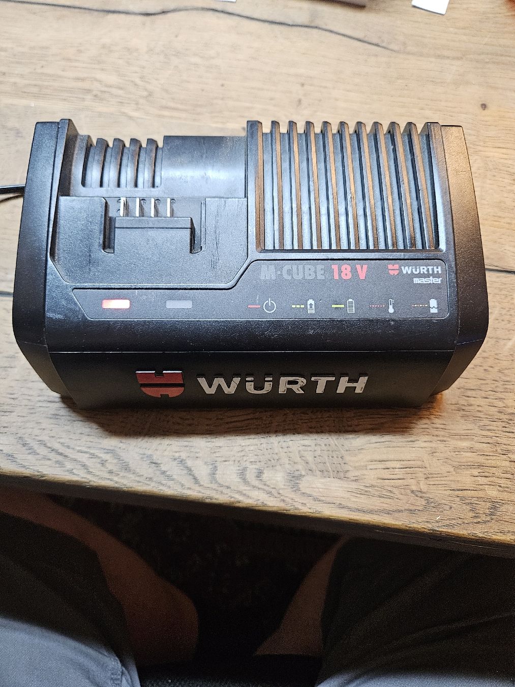 Würth Caricatori & Batterie: Ladegerät Würth M-CUBE 18V ALG 18/4 BASIC (D) – Usato da Rorschach venduto da TimelessTrading