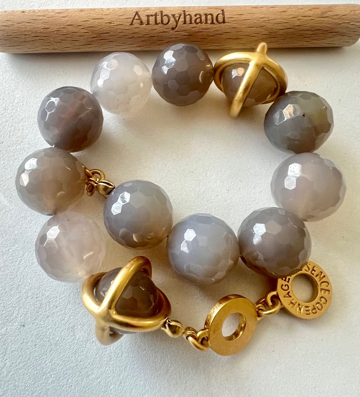 Sence Armbänder & -reifen: Sence Copenhagen Statement-Armband Chalcedon vergoldet – Gebraucht aus Ruswil von artbyhand 3