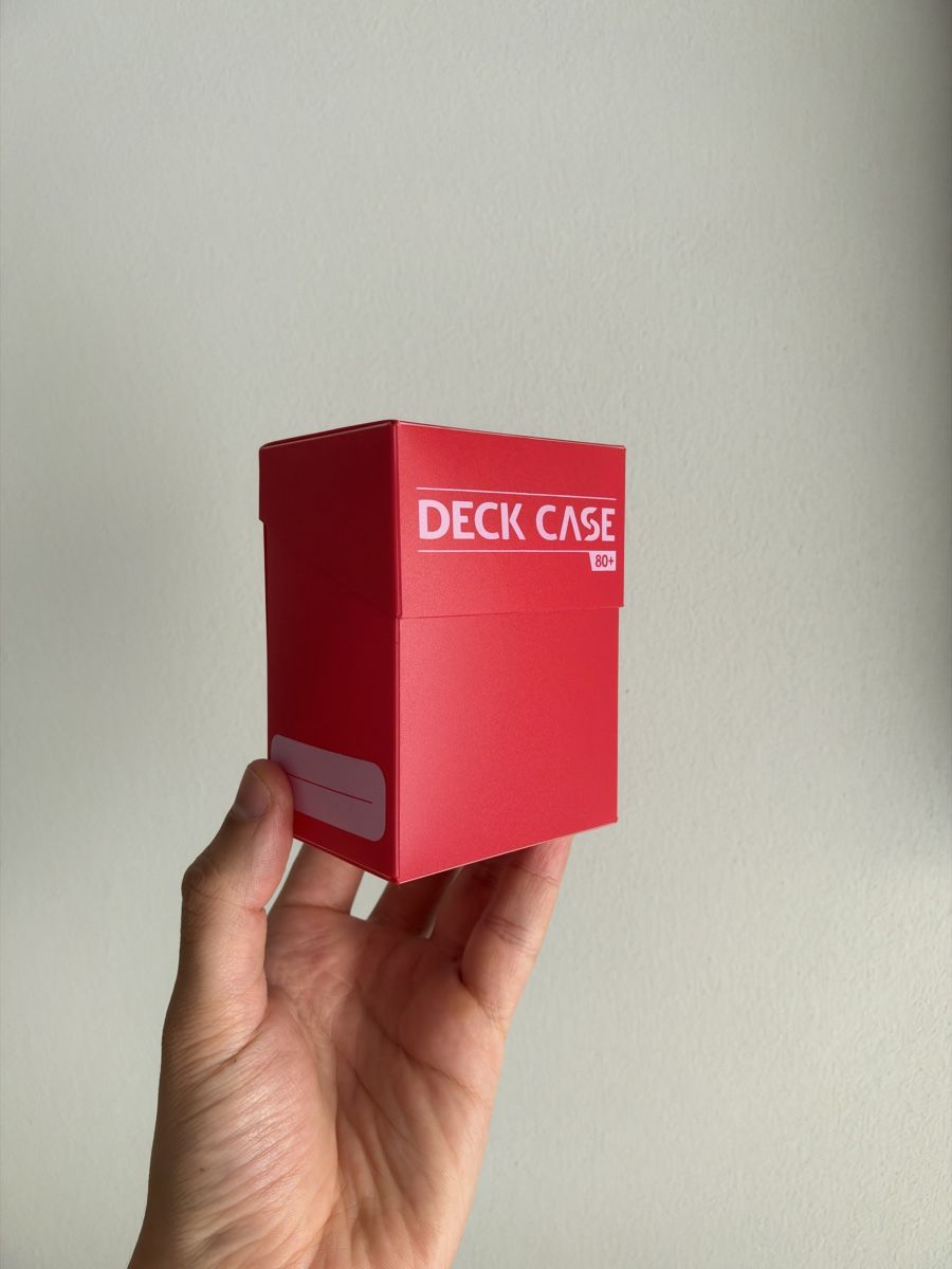 Autres vêtements & accessoires: Ultimate Guard Kartenbox Rot – Neuf (Voir description) à Zürich par Behat