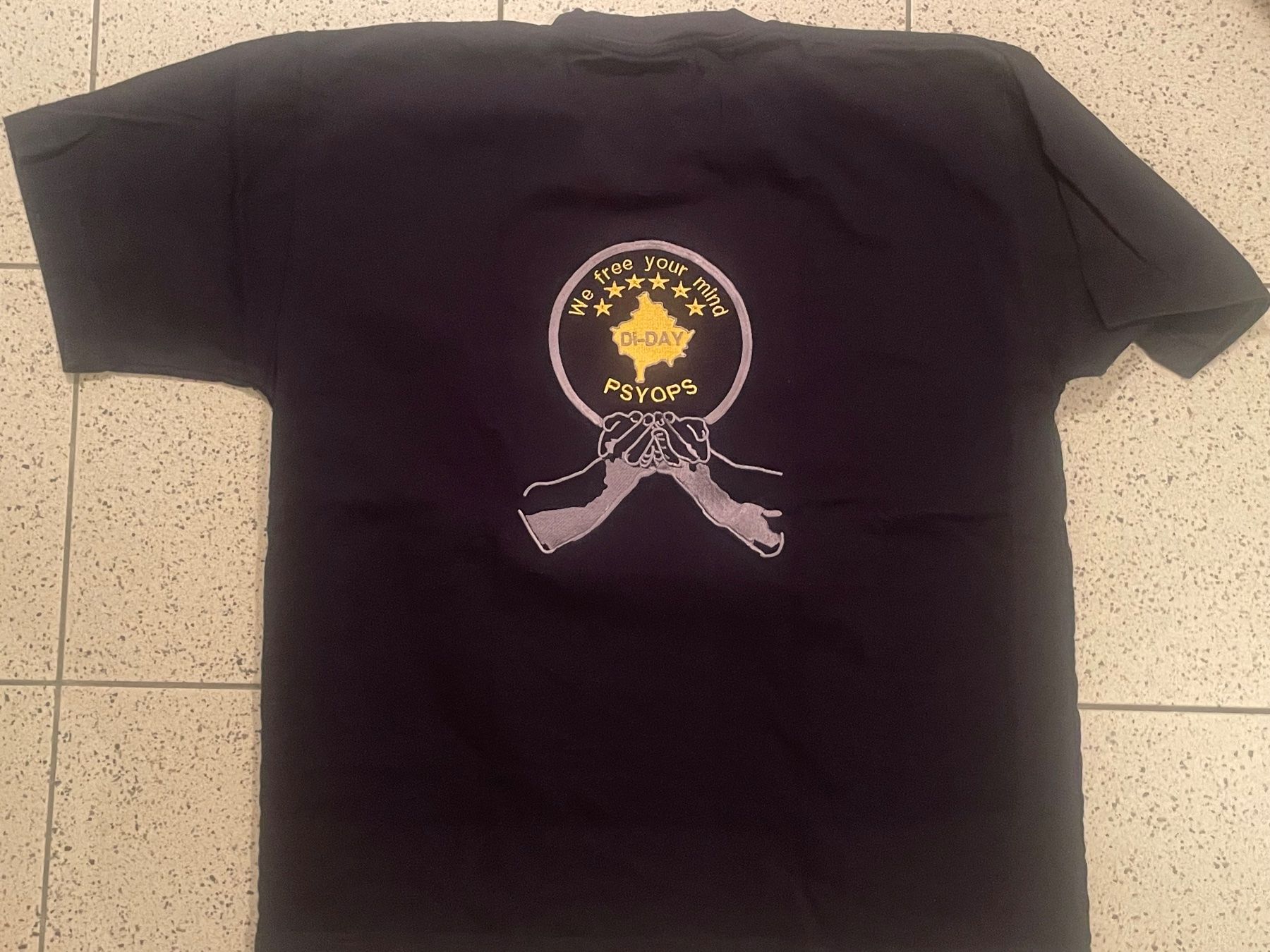 Uniformi: Armee Shirt " 19. Kontingent " – Usato da Wila venduto da Lokelo 3