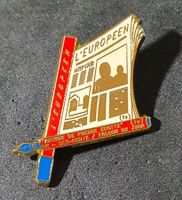 U970 - Pin Zeitung L' Europeen / Balcon du Jura