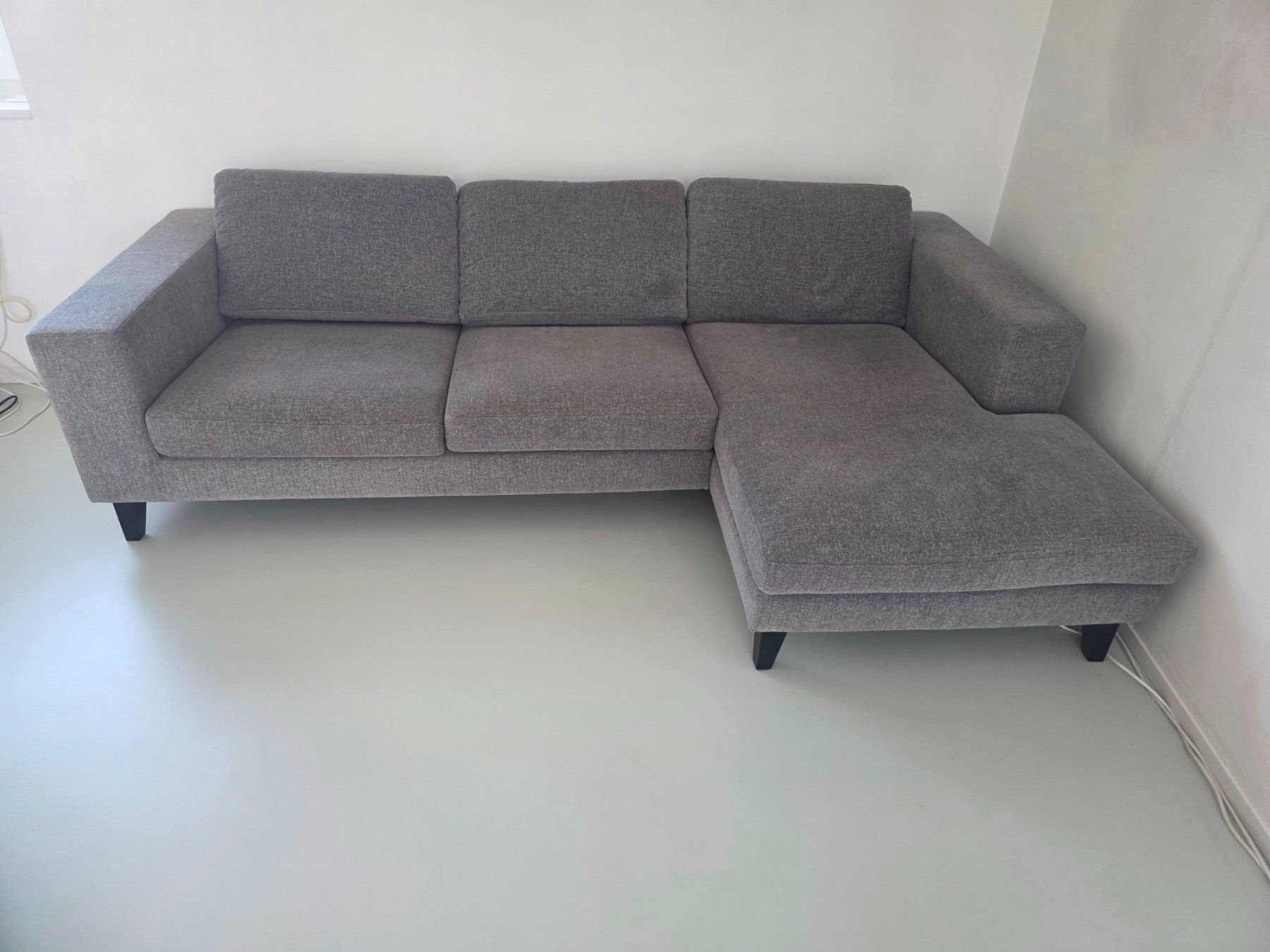 Livique Sofas: Ecksofa – grau, neuwertig – Gebraucht aus Zürich von AlexDecurtins