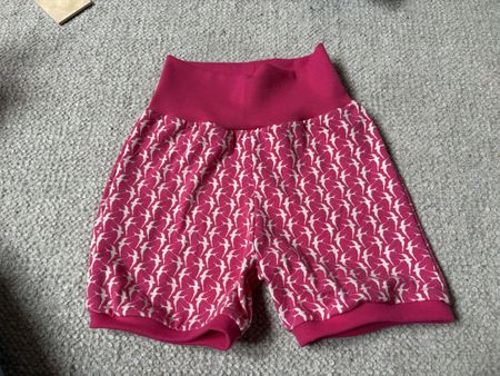Neue Handmade Pumphose kurz 98/104
