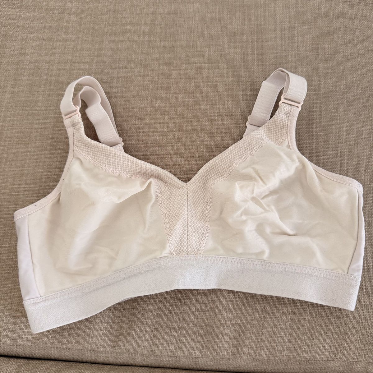 Sonstige Unterwäsche: Triaction by Triumph - Sport BH – Gebraucht aus zürich von may_yj9f