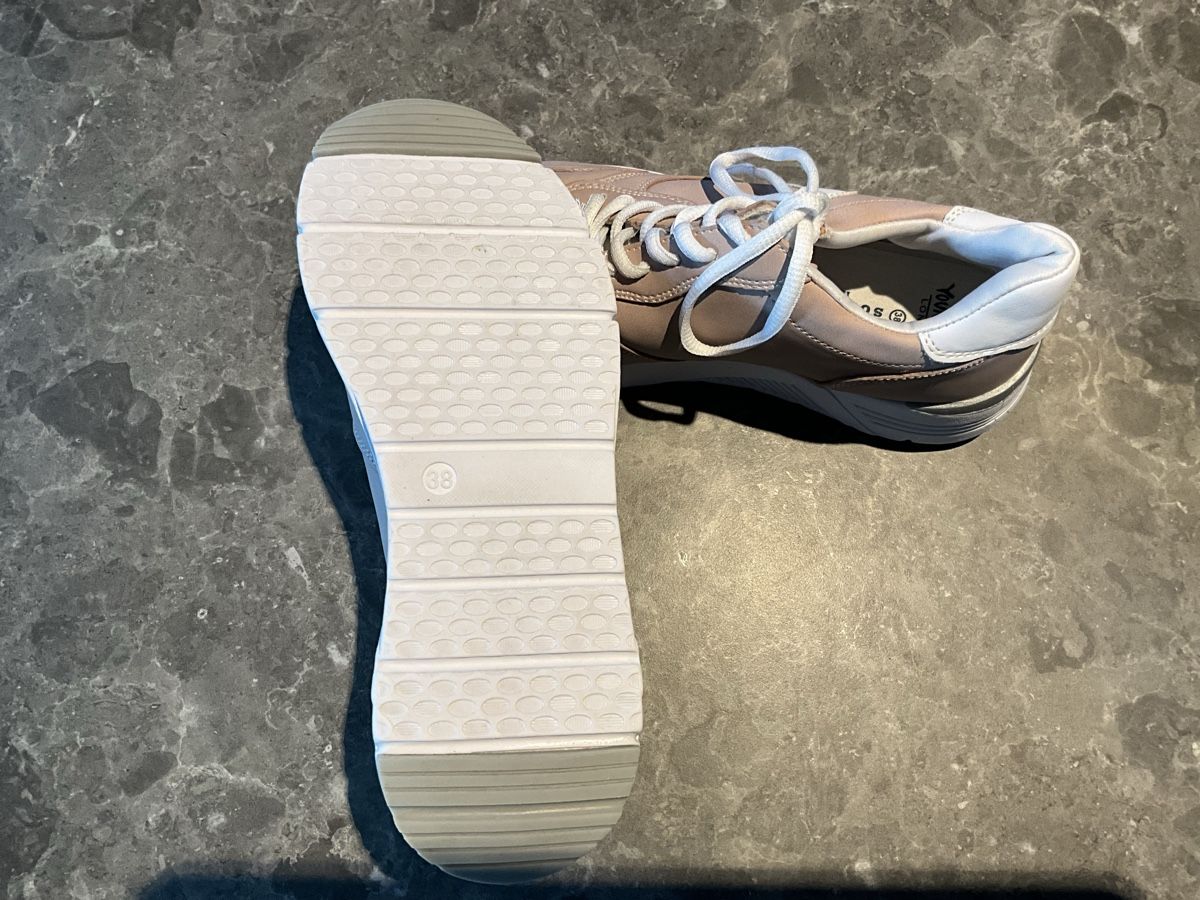 Scarpe per ragazze: Sneaker Grösse 38, neu – Nuovo (secondo la descrizione) da Oberhof venduto da Hibrzel 2