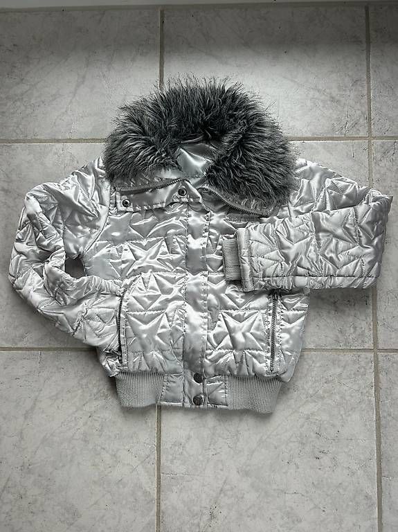 Giacche & Cappotti: Silberne Jacke, Gr. 140/146 – Usato da Pfäffikon SZ venduto da han_ygy7