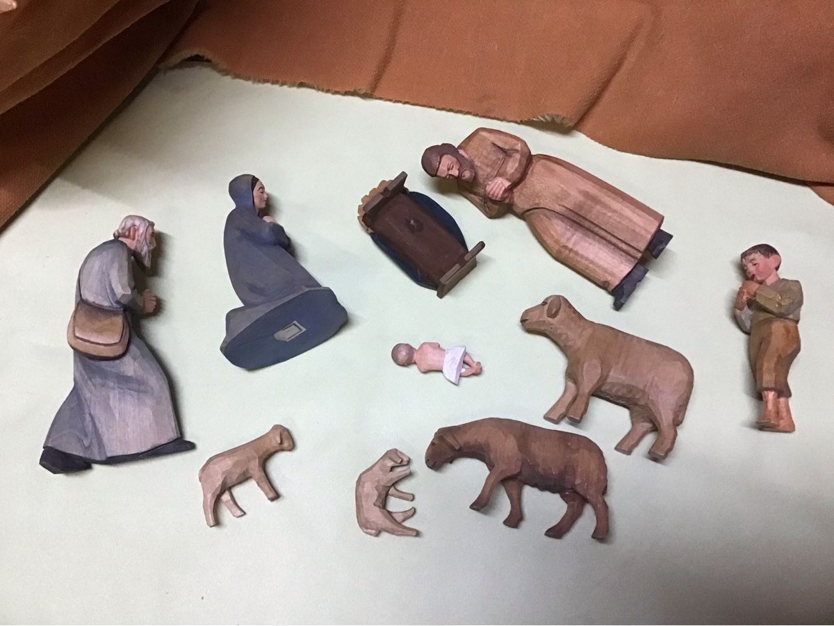 Tutte le decorazioni: Alte Brienzer Krippen Figuren – Usato da St. Gallen venduto da Stellaris 3