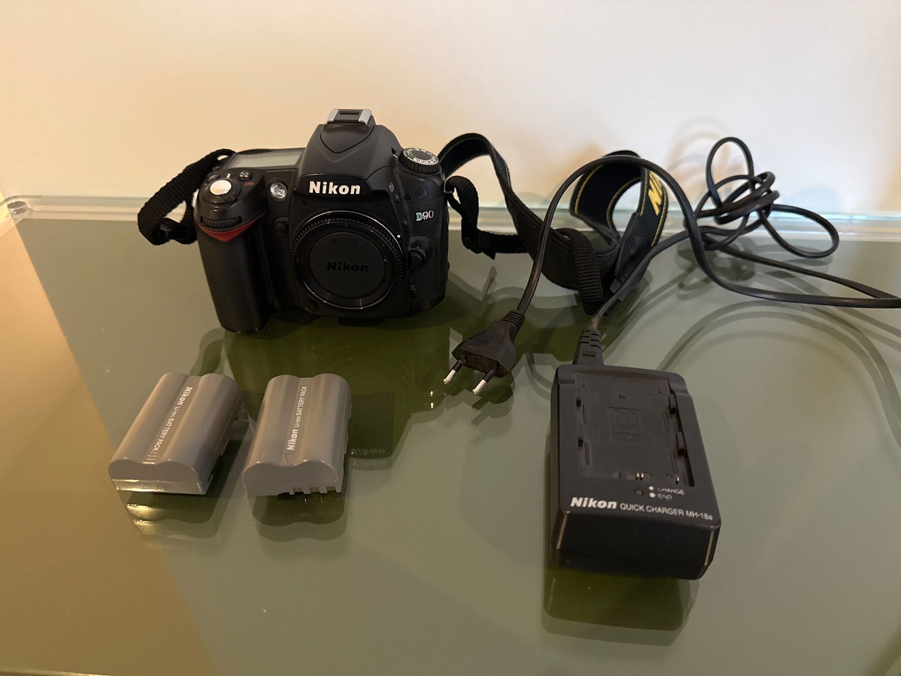Nikon Fotocamera: Nikon D90 APS – Usato da Aarau venduto da vitafit11 3