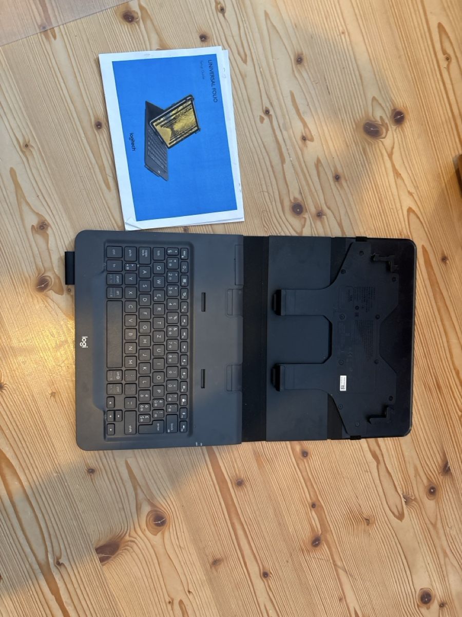 Logitech Tastaturen: Clavier tablette Logitech – Gebraucht aus Les Bois von StockSecure