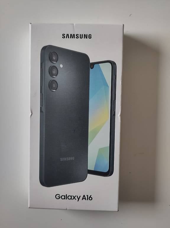 Samsung Handys / Smartphones: New Samsung, never used – Neu und originalverpackt aus Emmen von nad_lsm9