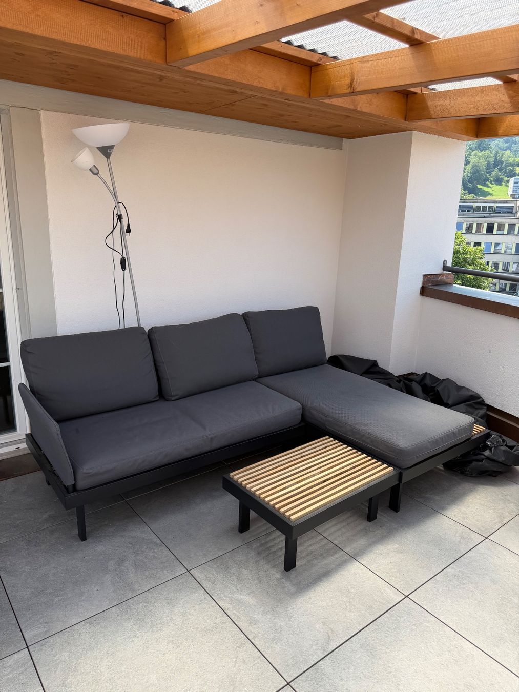 Ikea Divani: Outdoor Sofa mit Tisch – Usato da St. Gallen venduto da leo_pq9v 1