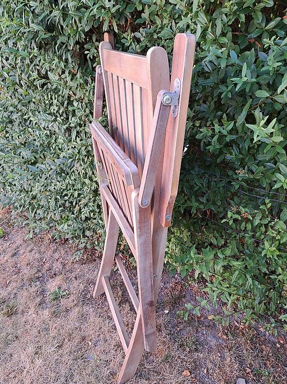 Sedie: 4 KLAPPSTÜHLE / GARTENSTÜHLE / HOLZSTÜHLE – Usato da Hitzkirch venduto da Nikili 3