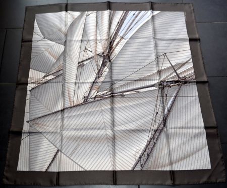 Hermès Vent portant II Seidenschal / foulard en soie