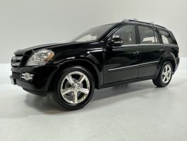 Mercedes-Benz GL-Klasse 1:18, schwarz, MINICHAMPS