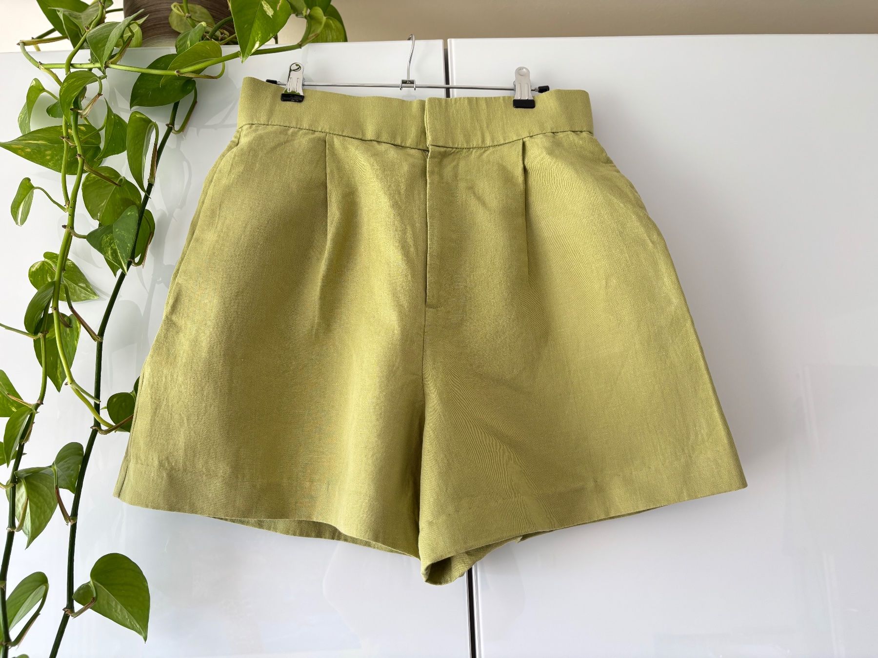 Zara Pantaloni: ZARA hellgrüne Shorts mit Leinen Gr. M – Usato da Zürich venduto da missmodernage 3