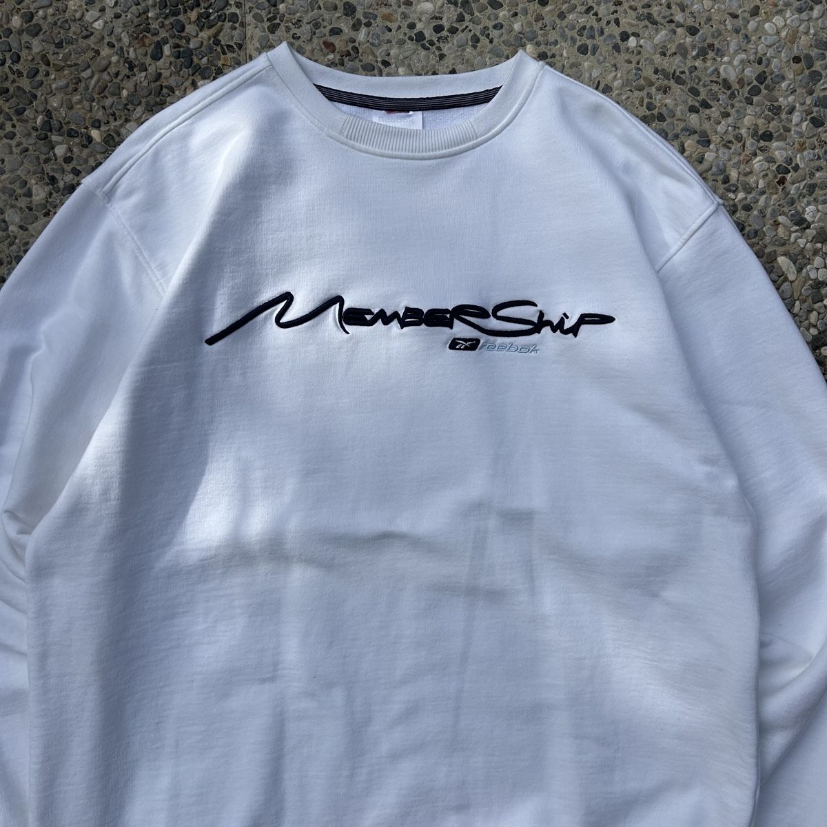 Reebok Maglioni & Felpe: Vintage Reebok embroidered White sweatshirt – Usato da brent venduto da fukusapes 1