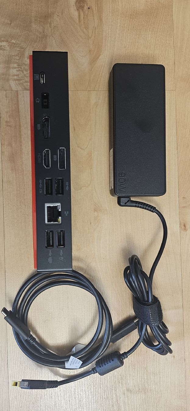 Lenovo Docking station: Lenovo Docking Station  USB-C, 8K Support – Usato da Zürich venduto da EduardoOliveira 2
