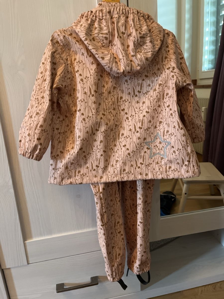 Ensembles: Jacke mit Blumenmuster Grösse S gebraucht – D'occasion à Zürich par budgie7 2