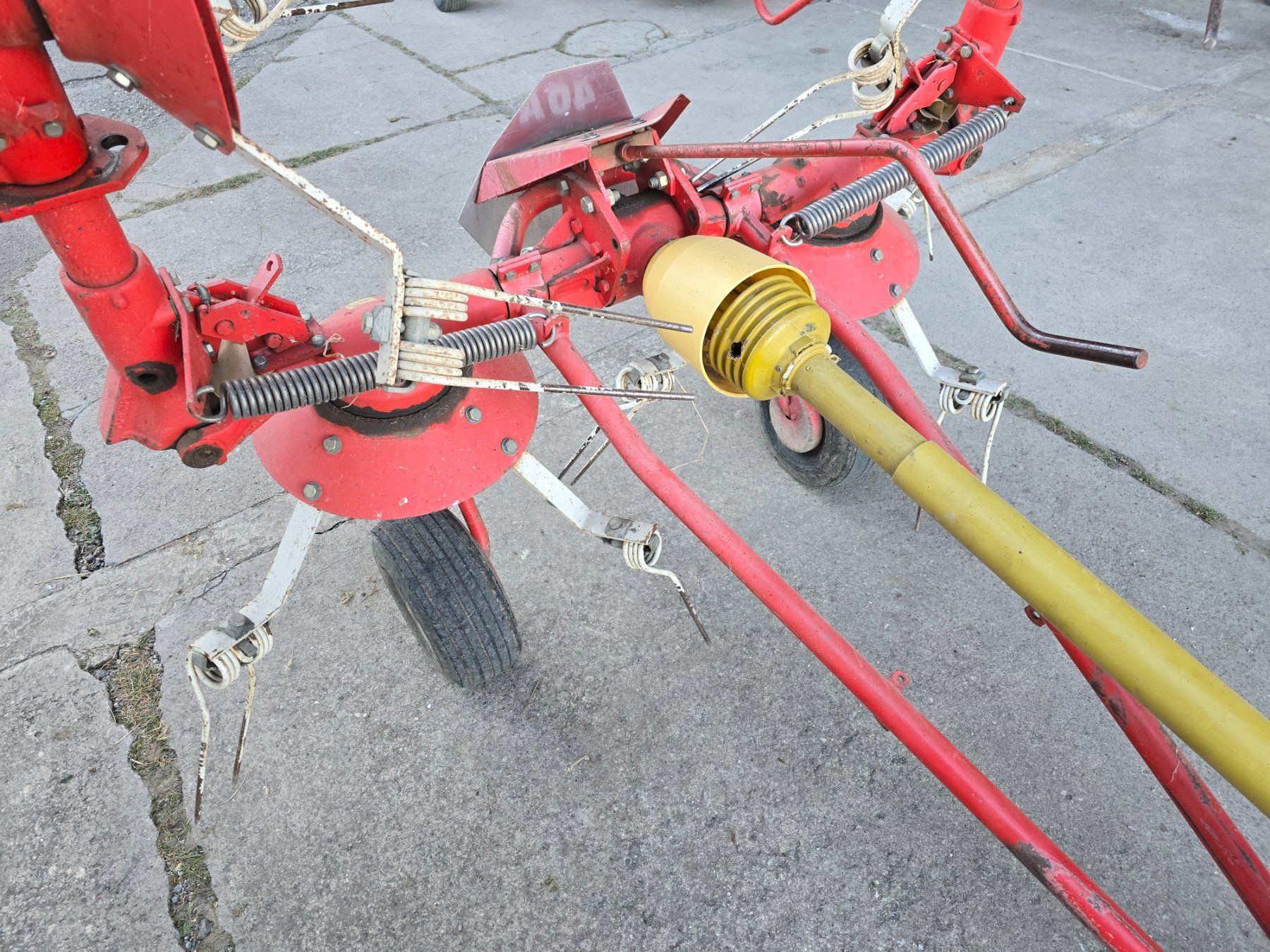 Toutes les machines: Kreiselheuer - Pöttinger – D'occasion à Pfäffikon SZ par kuz05 5
