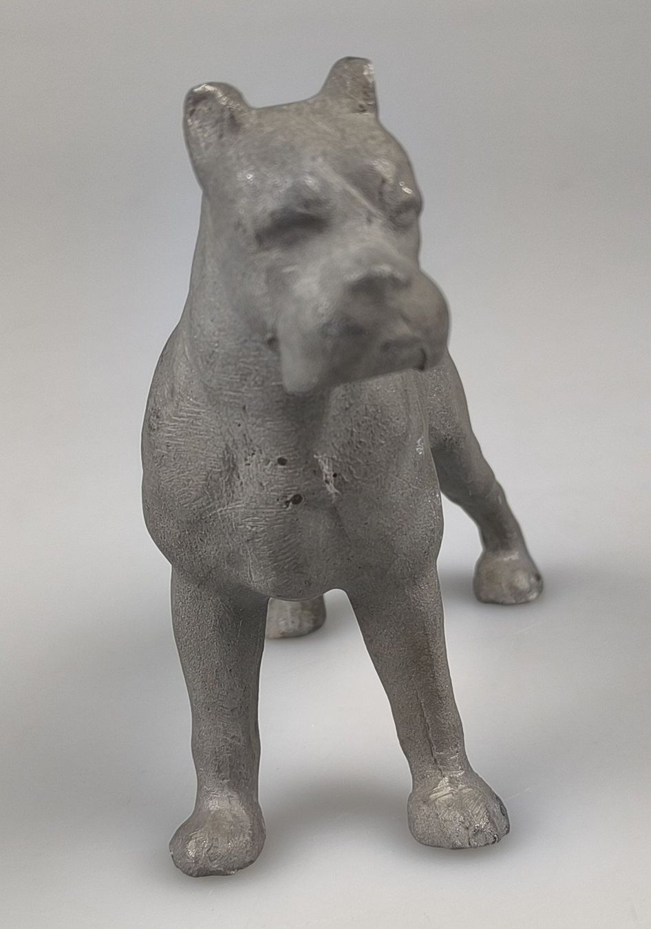 Figuren: Hundefigur eines Boxers – Gebraucht aus Rüti ZH von Restwert_Rueti_ZH 1