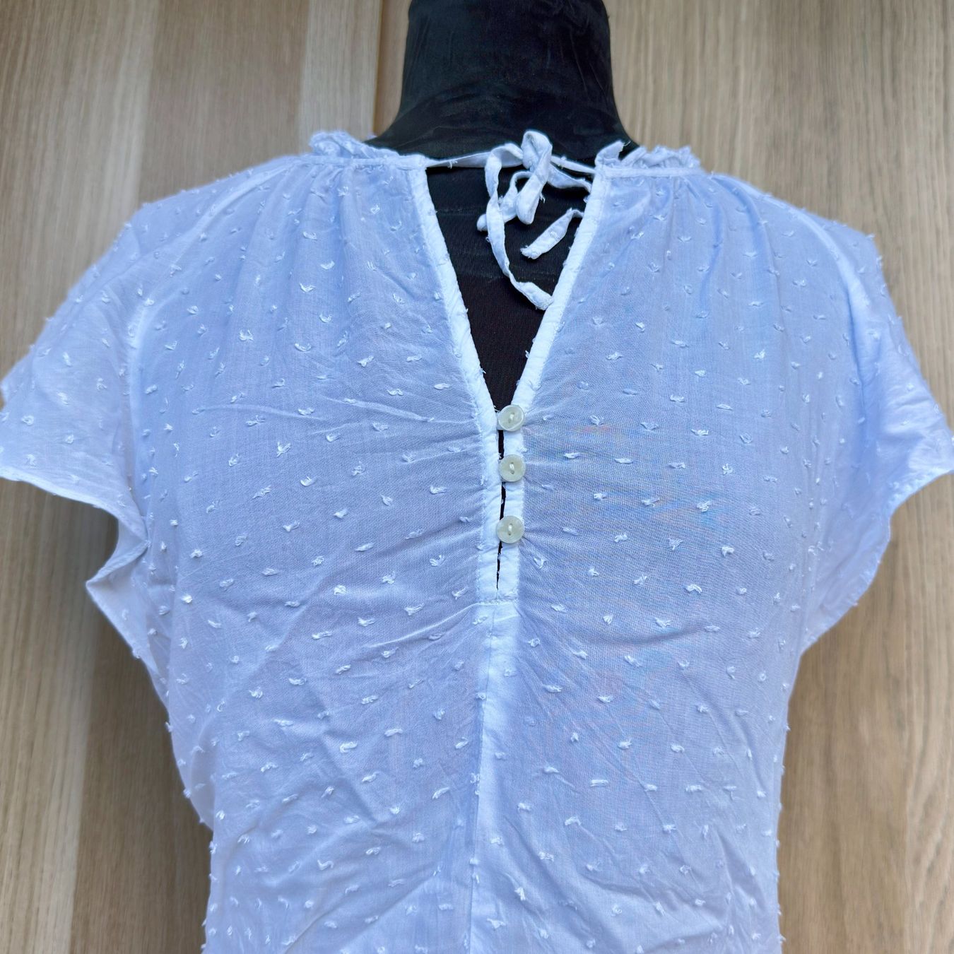 H&M Blusen: Blouse blanche H&M à pois texturés – Gebraucht aus Thônex von BrYu 2