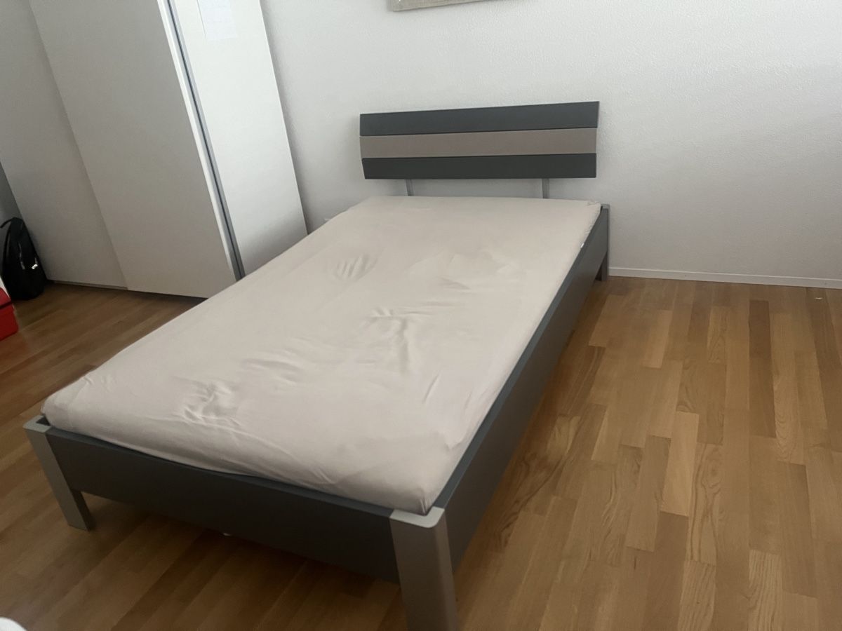 Lits: 120 x 200 Bett – D'occasion à Aarburg par del_7ywf 2